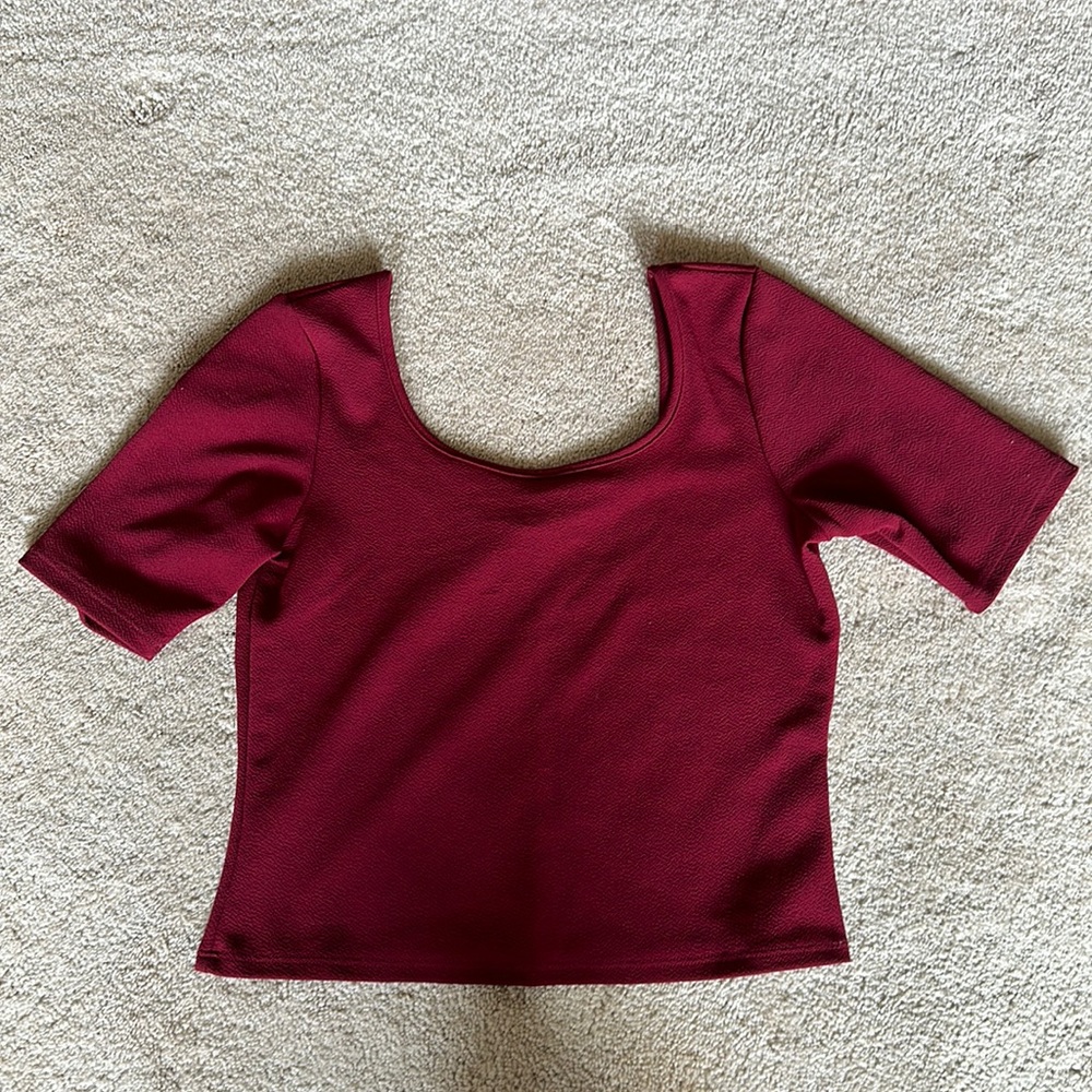 Red short sleeve crop top, size L